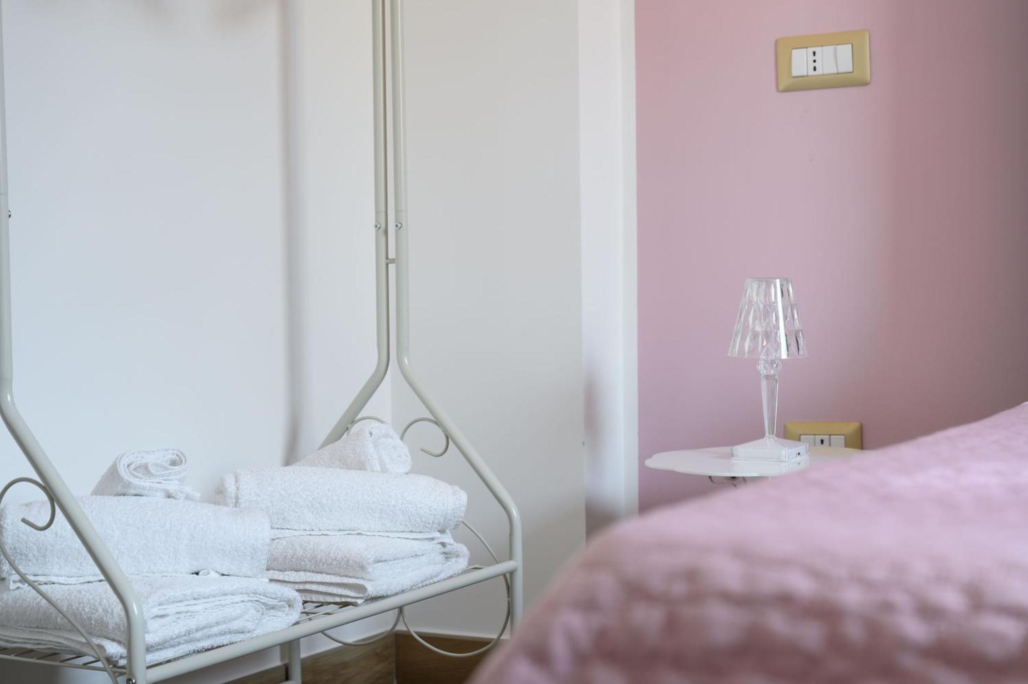 Casa Vacanze Maddalena - Palazzetto Sul Lago - Diamante Rosa มาร์ตา ภายนอก รูปภาพ